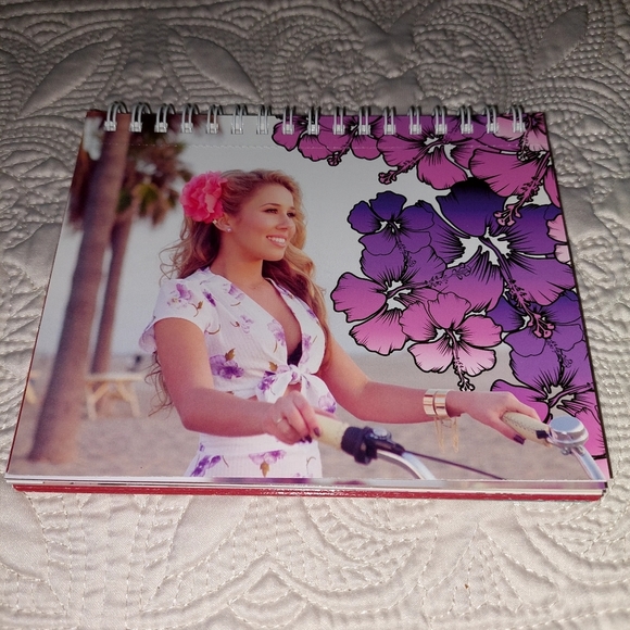 Haley Reinhart Signed PostCard Booklet - New - Picture 10 of 10